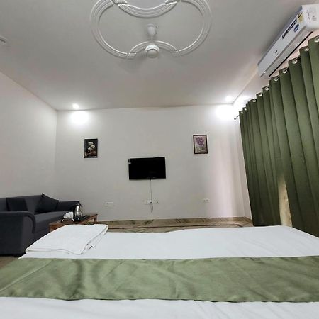 Raj Residency Stay Гургаон Екстериор снимка